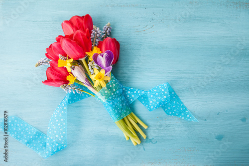 Fototapeta Naklejka Na Ścianę i Meble -  Bunter Fruehlingsstrauss