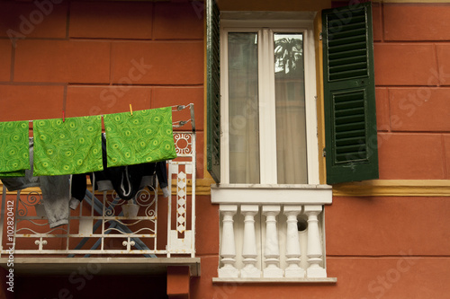 Fotografie Lerici, particolare di una casa: finestra, panni stesi / Detail of a house windo