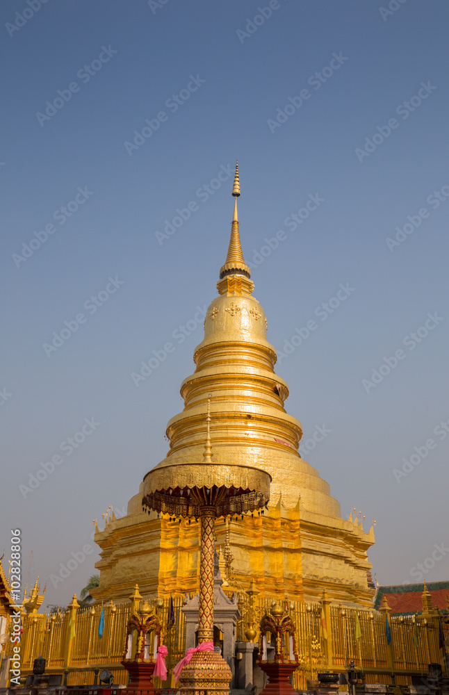 Fototapeta premium golden buddhism pagoda
