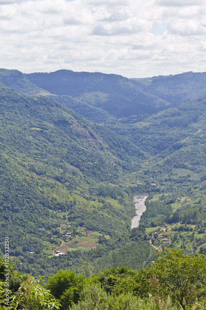 Fototapeta premium Rzeka Cai w Nowej Petropolis - Rio Grande do Sul - Brazylia