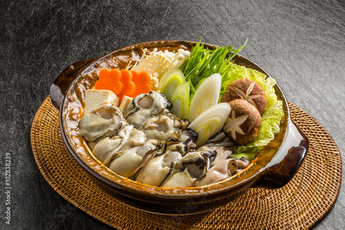 一般的な牡蠣の土手鍋　japanese Oyster Miso Hot Pot