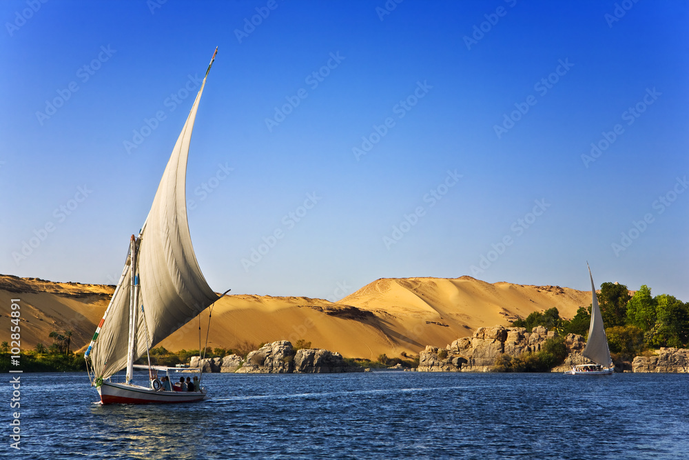 Obraz premium Egipt. Nil w Asuanie. Rejs Felucca