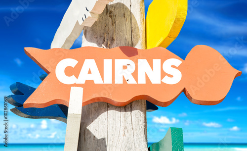 Billede på lærred Cairns welcome sign with beach