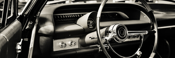 Leinwandbilder Oldtimer Lenkrad und Armaturenbrett im Oldtimer  © Mariusz Blach