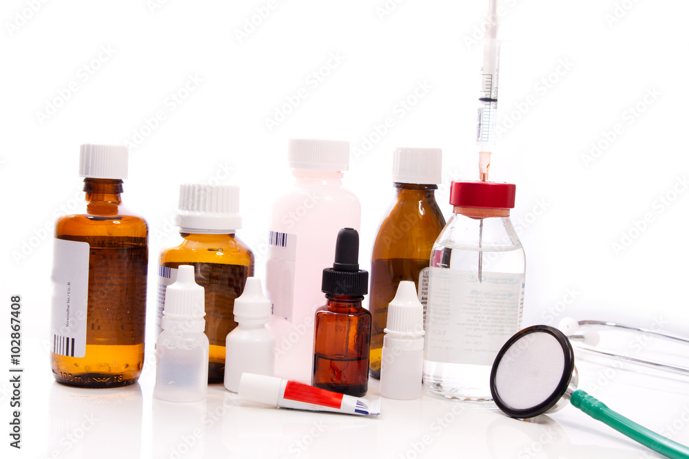 Medikamente, Stethoskope isoliert Stock Photo
