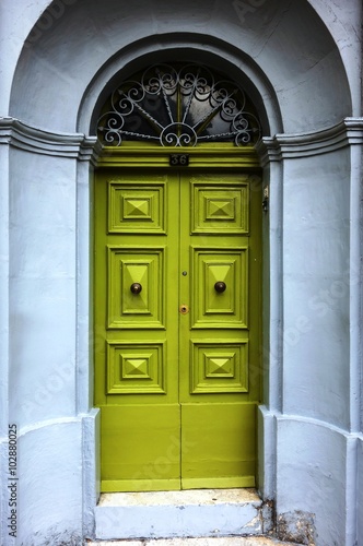 Green door on an old stone building in Malta © eqroy