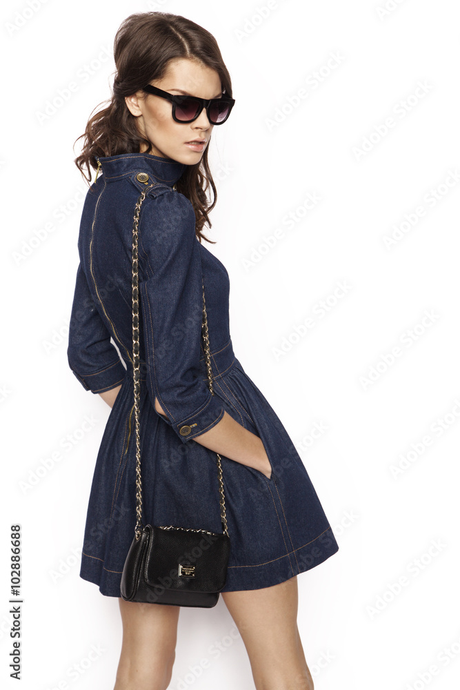 © EVGENY FREEONE - Brunette posing in sunglasses