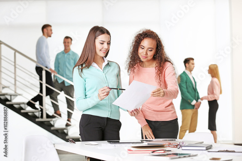 Two businesswomen working i...