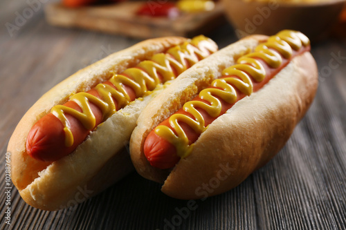 фотографія Hot dogs on wooden background closeup