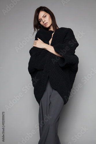 Glamour Woman in wide-leg pants