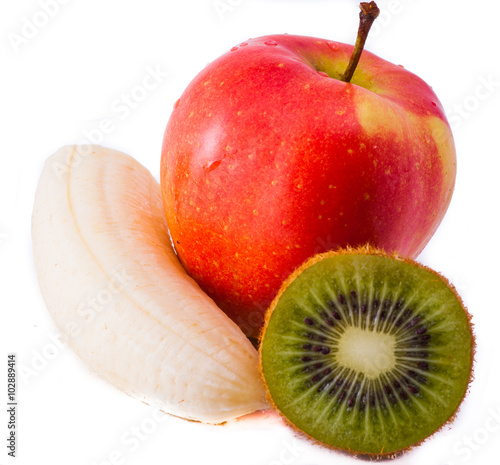 яблоко, киви, банан изолированные на белом фоне