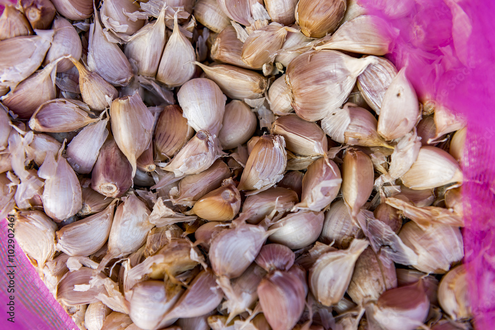 Red garlic cloves