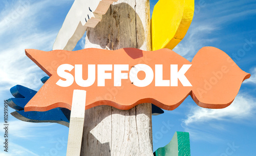 Obraz na plátně Suffolk welcome sign with sky background