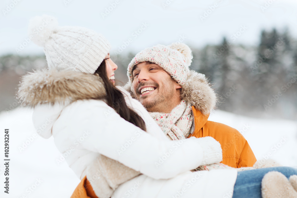 Obraz premium happy couple outdoors in winter