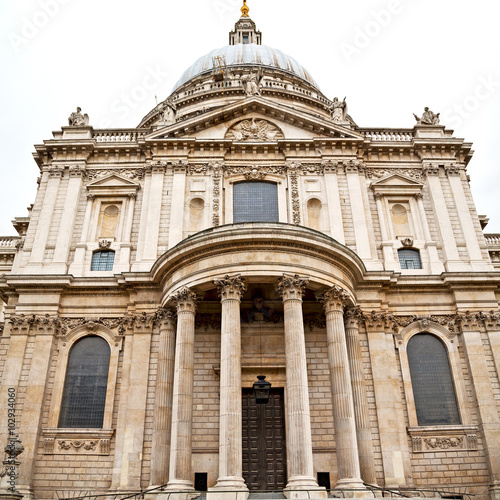 st paul cathedral in london england old construction and religio