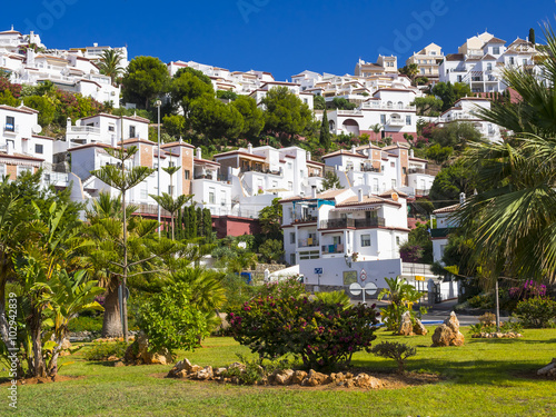 Die weissen Häuser von Nerja, Provinz Malaga, Costa del Sol, Andalusien, Spanien photo