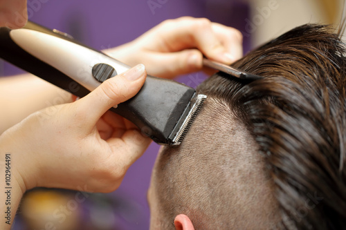 Barber shaving hair by electric trimmer