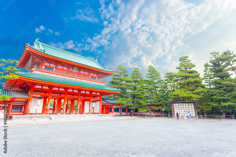 Naklejka premium Heian Jingu Shrine Front Entrance Blue Sky Angled