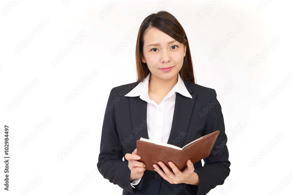 スケジュールを確認する女性 スケジュールを確認する女性