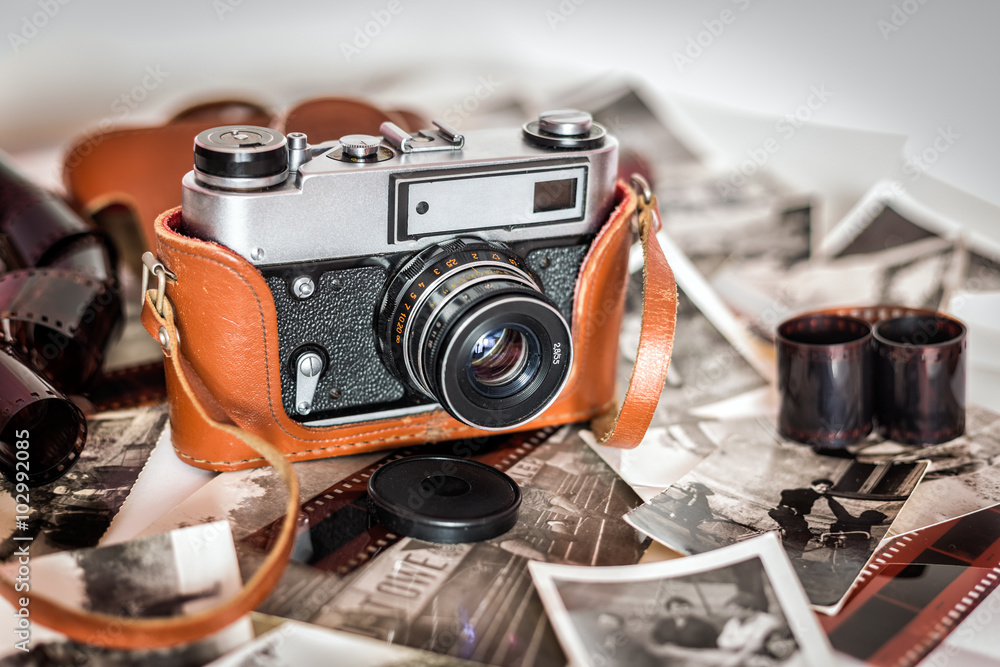 Stary aparat fotograficzny, Polaroid - obrazy, fototapety, plakaty 