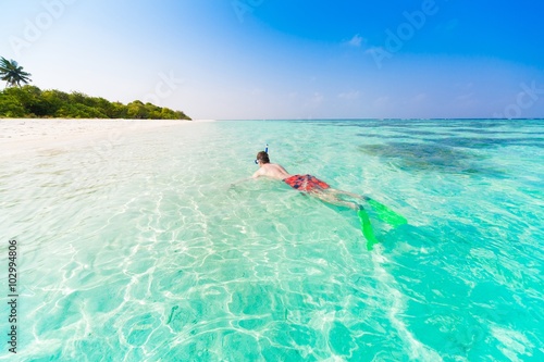 Maldives, man snorkeling © erainbow