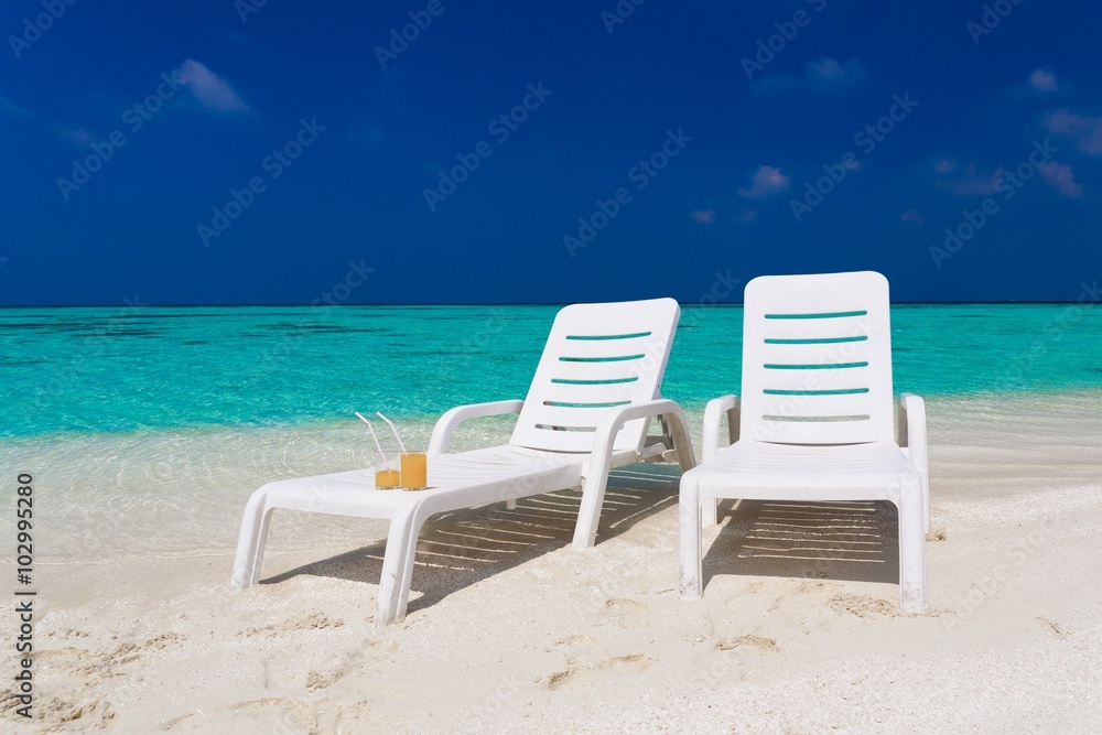 Maldives, white sunbed