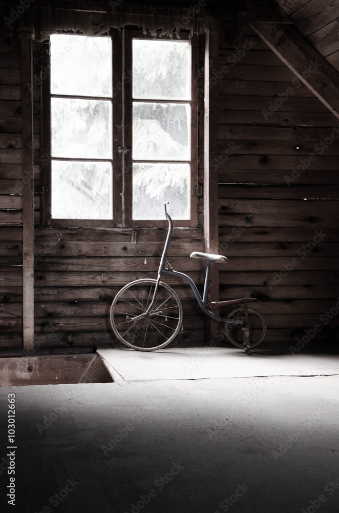 Gammal barncykel under ett fönster på en gammal vind Stock Photo | Adobe  Stock