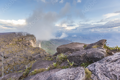 View from the Roraima tepui on Kukenan tepui at the mist - Venez