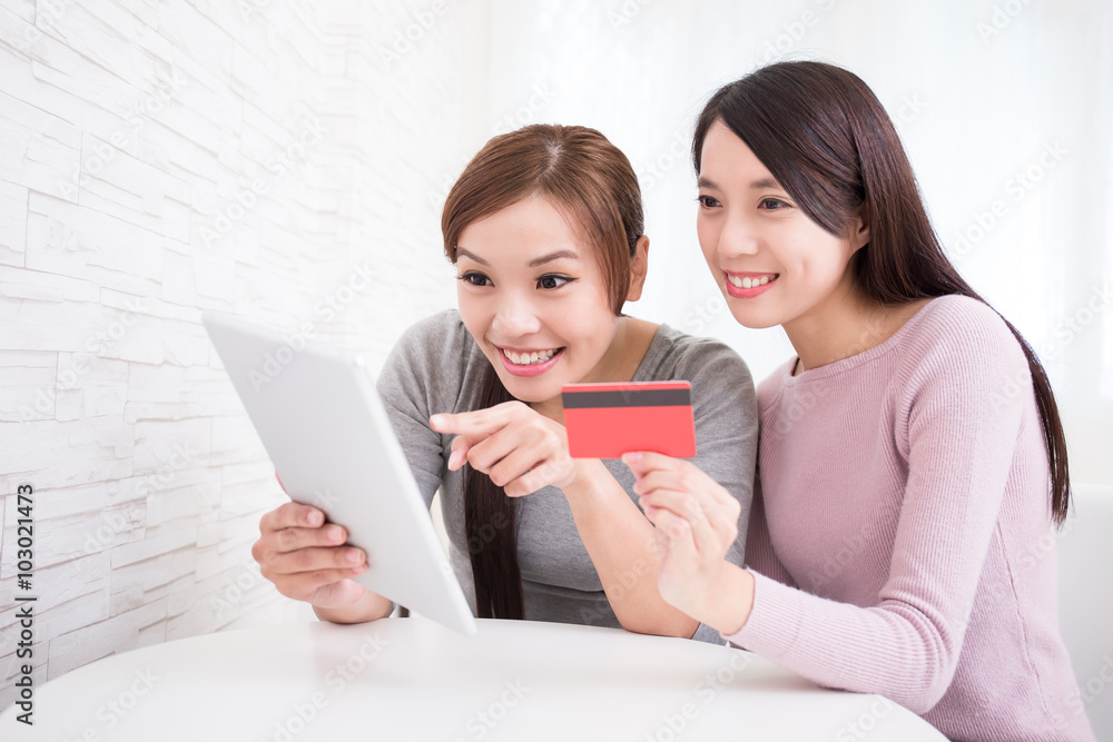 young girls shopping on internet young girls shopping on internet