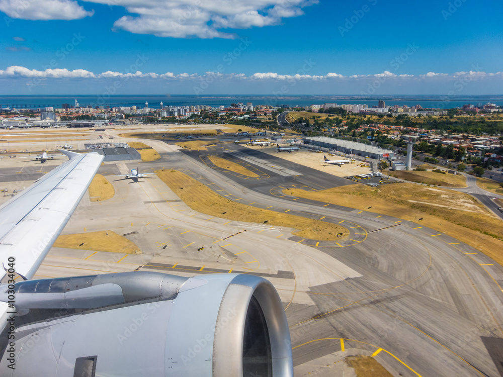 Abflug vom Flughafen Lissabon; Portugal Stock Foto Adobe Stock