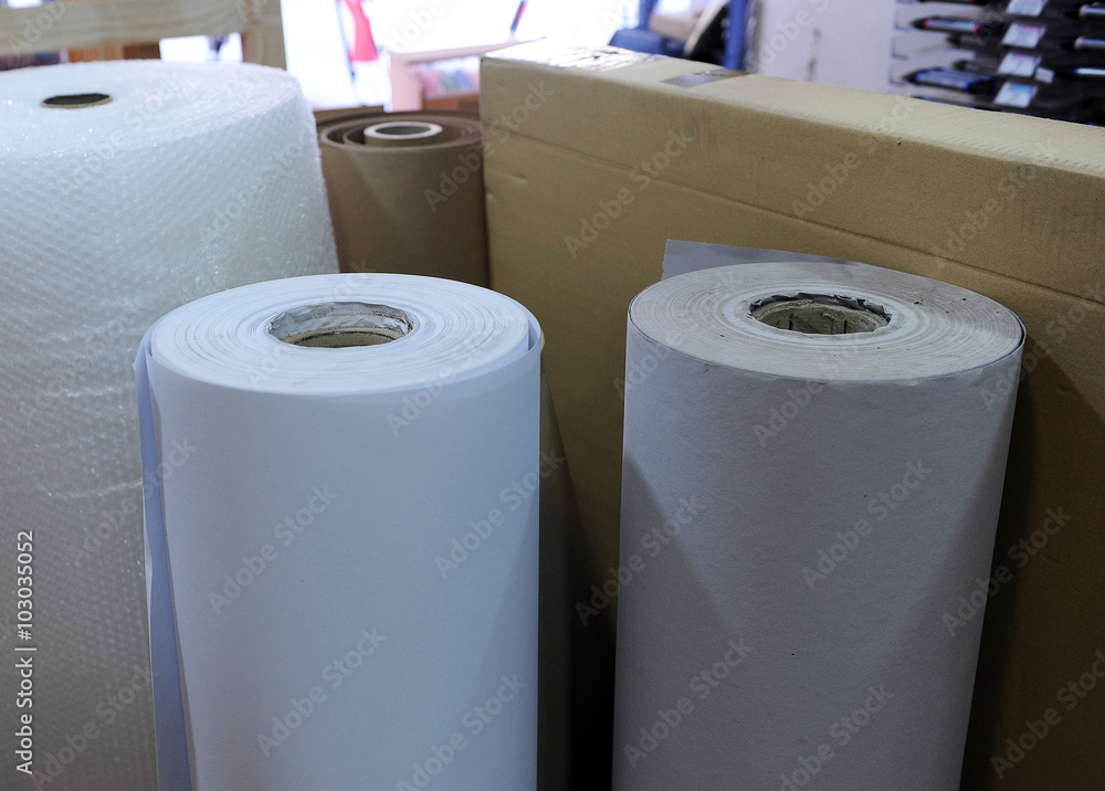 Rollos de papel y plástico, papelería, tienda de material para Bellas Artes  Stock Photo | Adobe Stock
