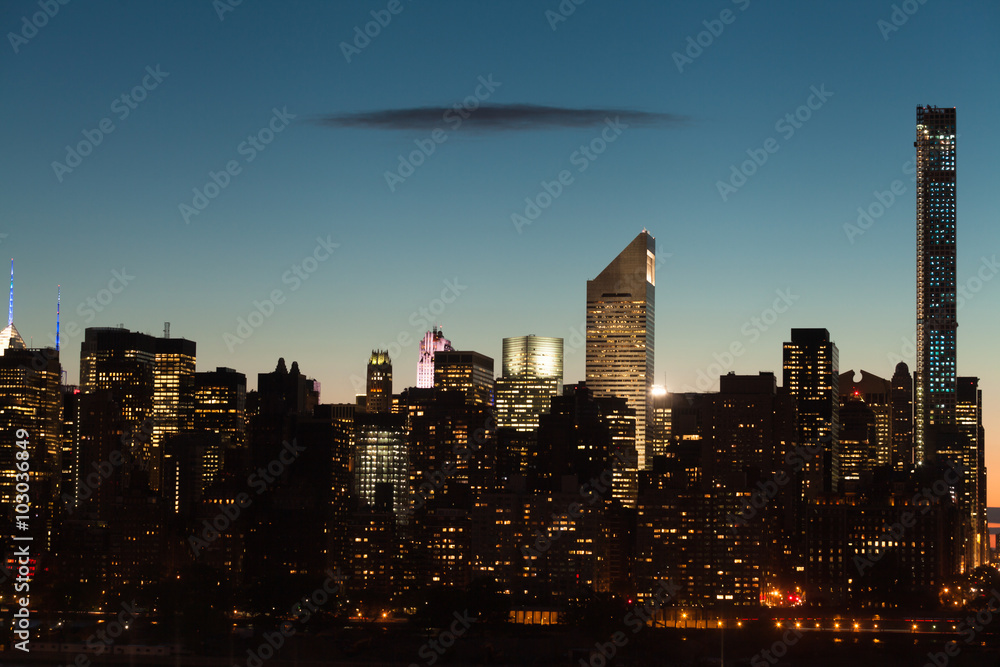 Fototapeta premium New York City Midtown Manhattan cityscape at twilight