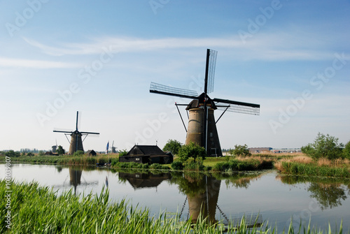 Typical windmills in Holland © omnesolum