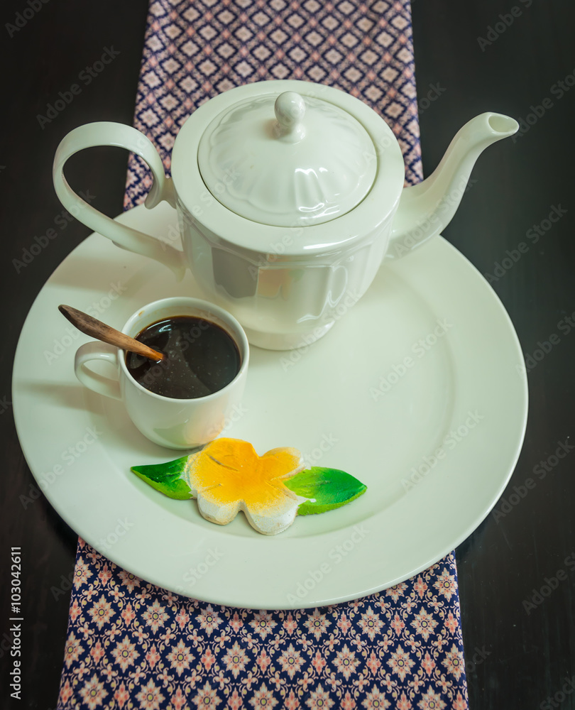 Fototapeta premium coffee cup with white dish on the table