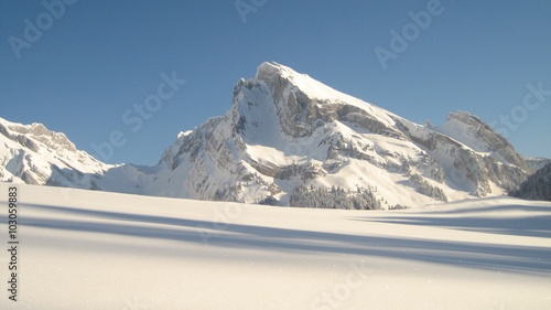 Verschneite Landschaft photo