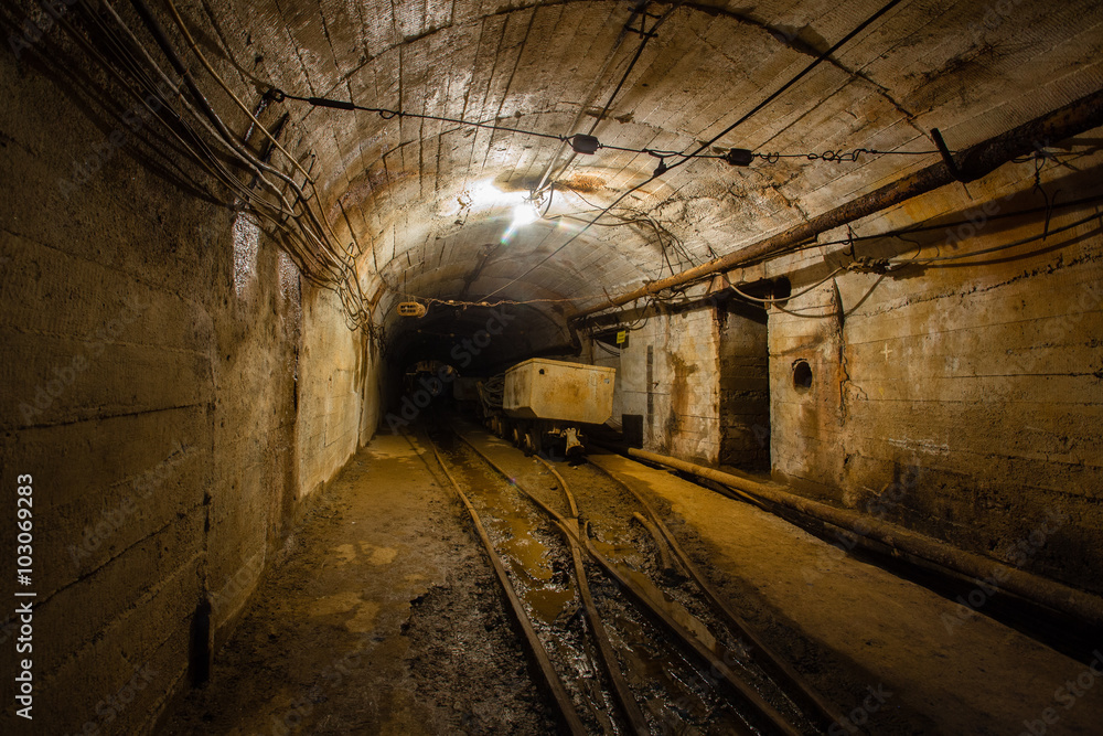 Obraz premium Underground gold mine ore tuneel with rails Berezovsky mine Ural