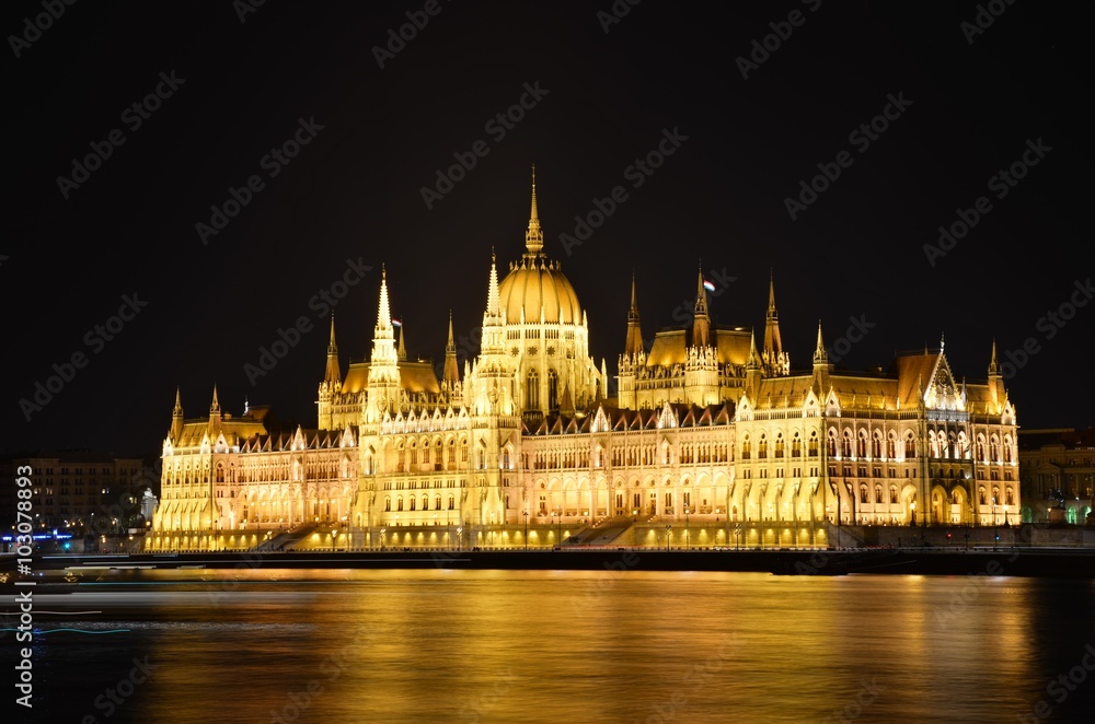 Parlament w Budapeszcie nocą/ Budapest Parliment at night