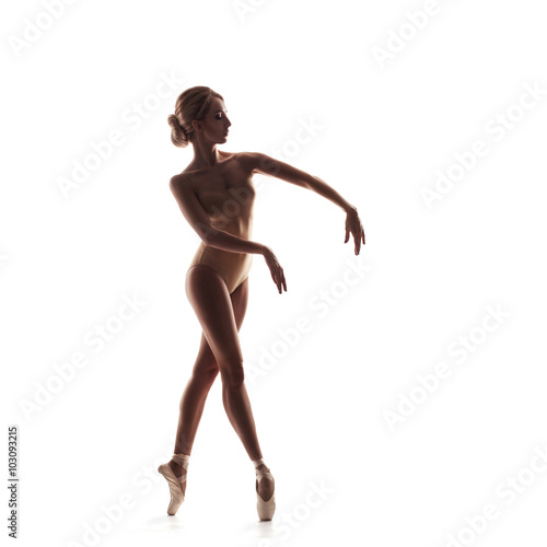 Fotografie Ballerina in beige outfit posing on toes