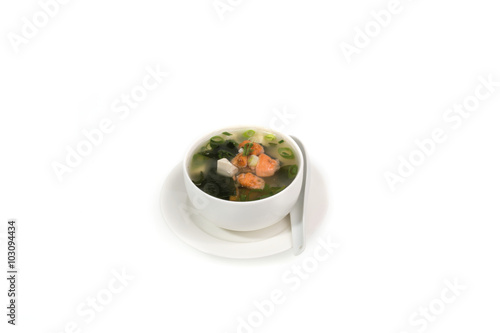 Fischsuppe,sushi, auf weißem Hintergrund, Foodfotografie