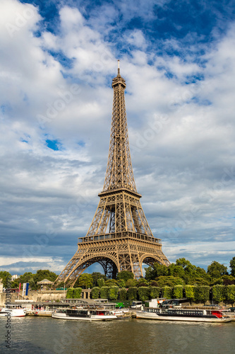 Seine and Eiffel tower  in Paris © Sergii Figurnyi