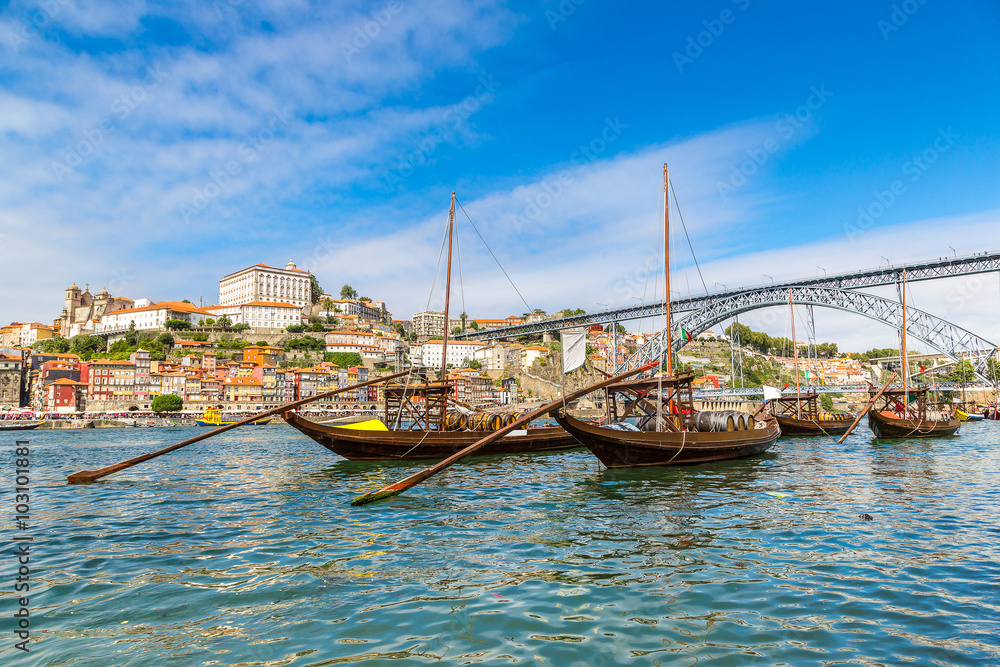 Obraz premium Porto and old traditional boats