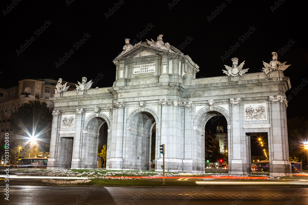 Obraz premium Puerta de Alcala in Madrid