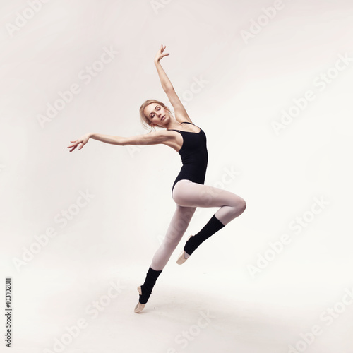 Fotografie Ballerina in black outfit posing on toes