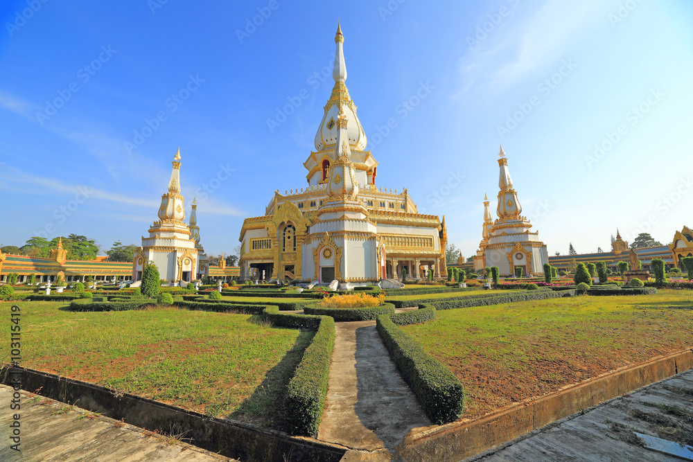 Naklejka premium Beautiful buddhist temple in Thailand.