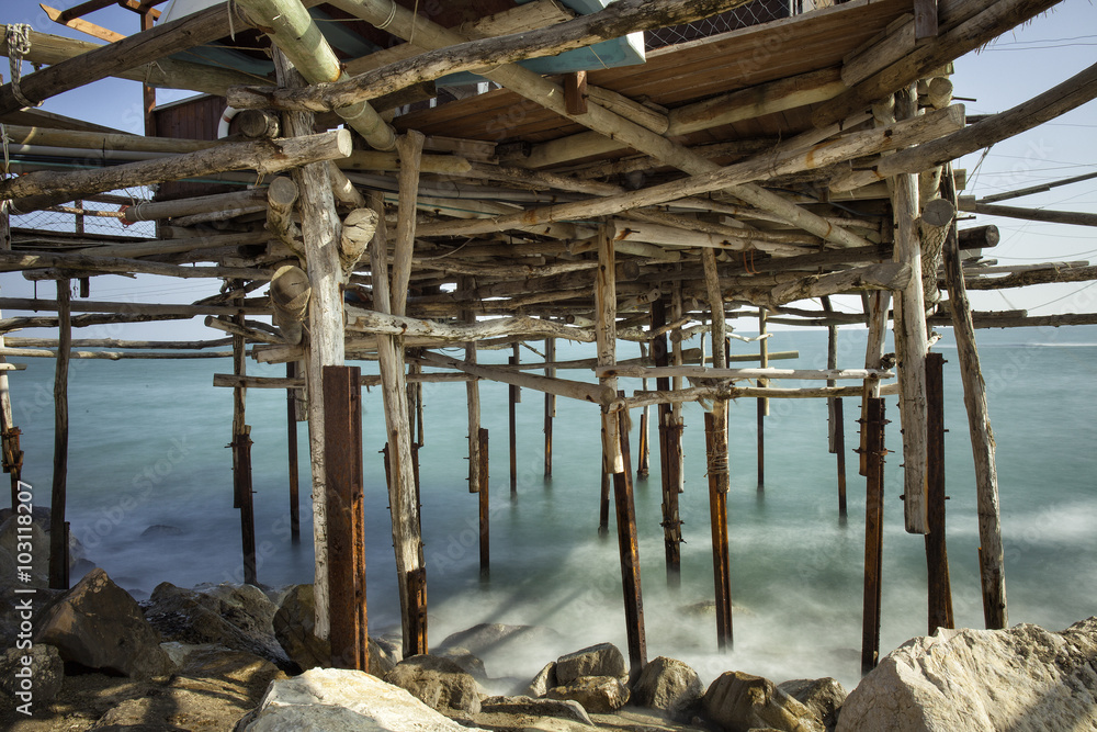 Palafitte sul mare di un trabocco, costa dei trabocchi, Abruzzo