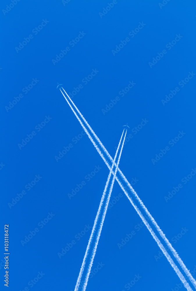 Fototapeta premium Trail of white smoke from the airplane on blue sky