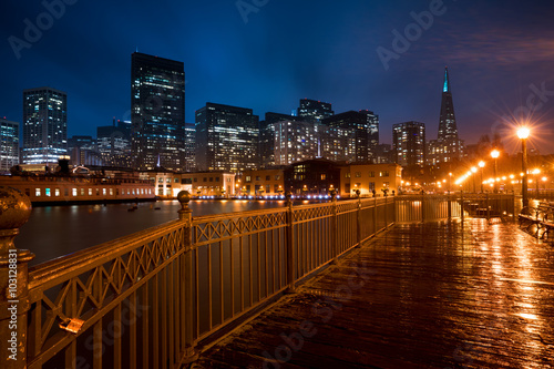 San Francisco Pier 7 at night © phitha