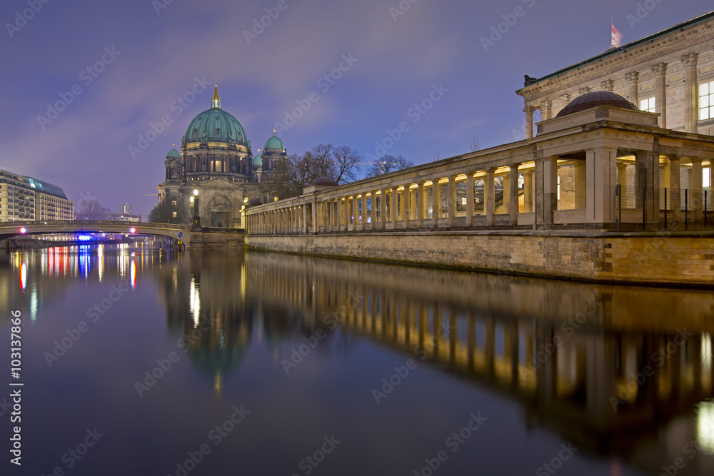 Fototapeta premium Berlin Cathedral (Berliner Dom) and Museum Island (Museumsinsel) reflected in Spree River at evening, Berlin, Germany, Europe 