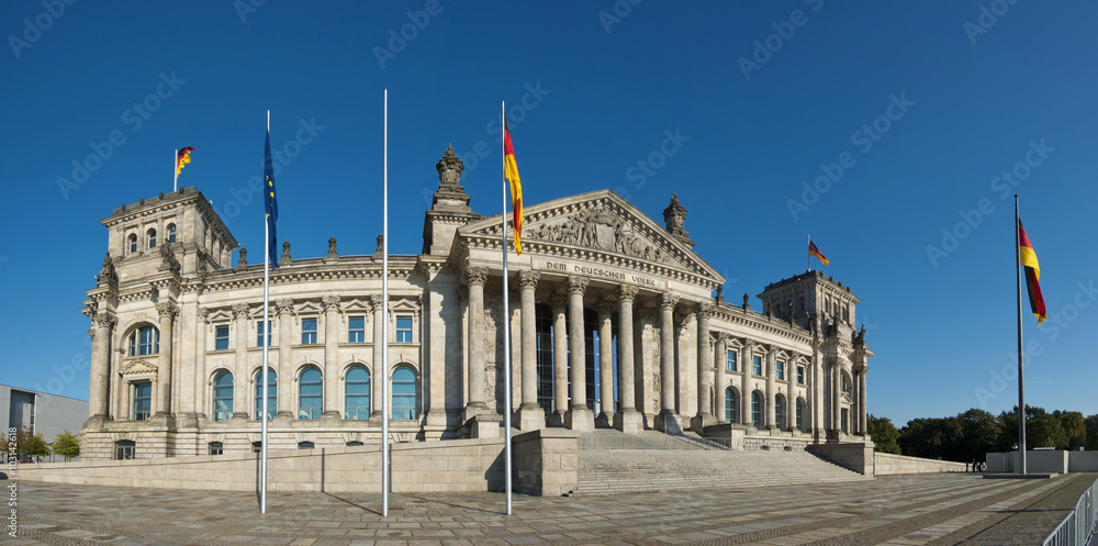 Obraz premium wide angle panoramic view of the German parliament (Reichstag) building in Germanys capital Berlin, Europe