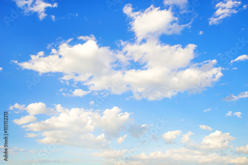 Fototapeta Naklejka Na Ścianę i Meble -  Clear blue sky with cloud - nature background